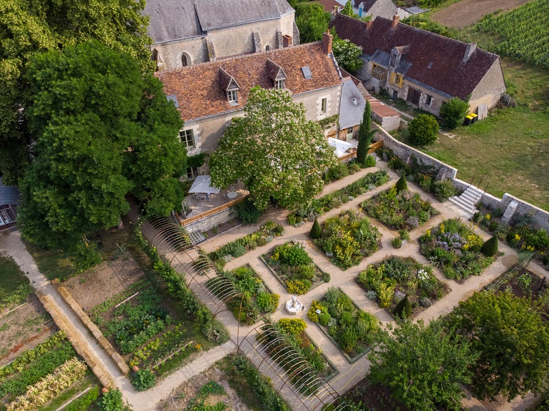 New accomodation in Touraine Loire Valley, France: The Presbytère Maison Flore, by the monk garden of Chédigny.