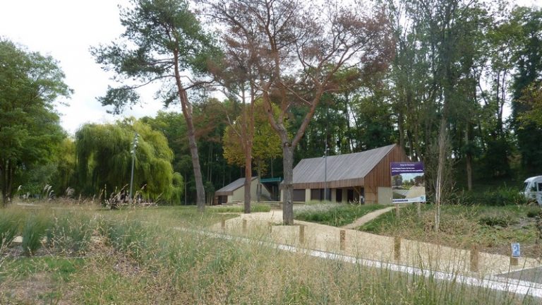 Relais des Berges du Cher – borne de recharge vélos électriques-2