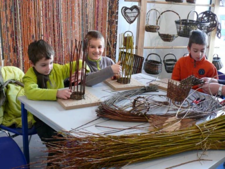 O S I E Z ! ATELIERS OSIER CREATIF à partir de 3 ans  VACANCES D’ETE  – Centre d’Art autour de l’Osier-1