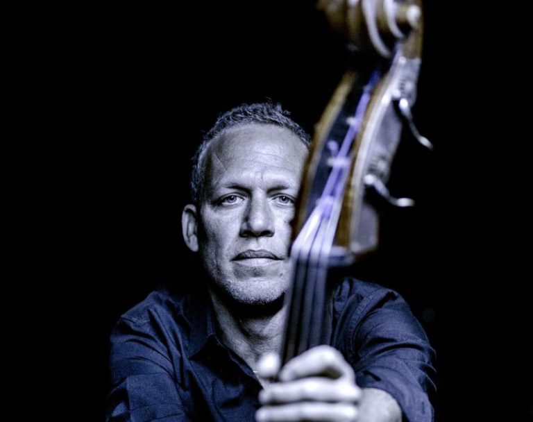 Avishai Cohen Trio : Brightlight-1