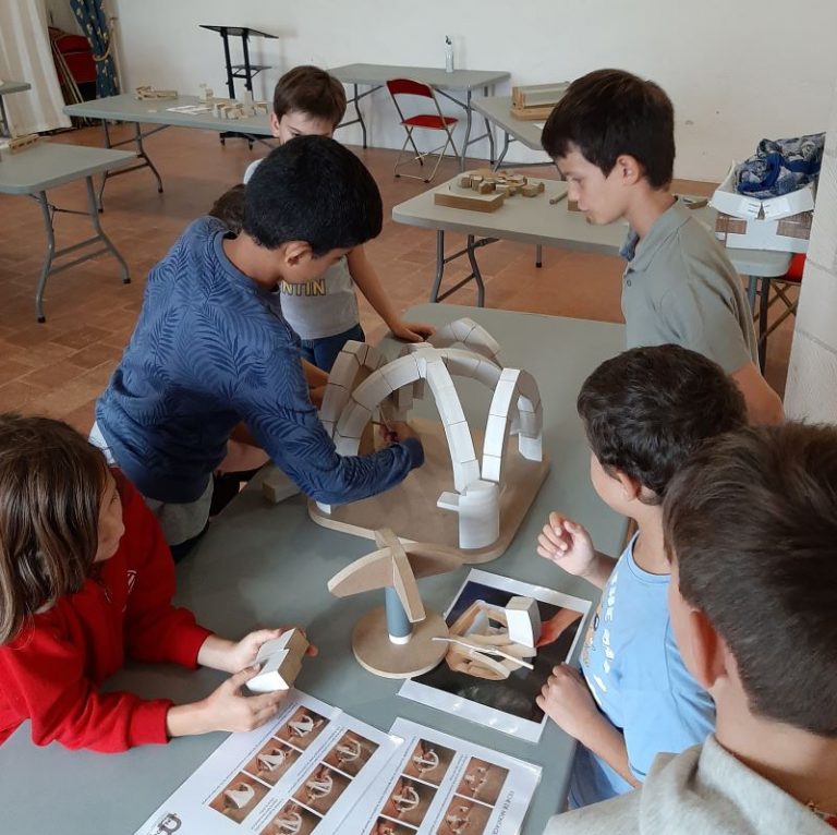 Vacances des 6-12 ans : Atelier bâtisseurs du Moyen Âge-1