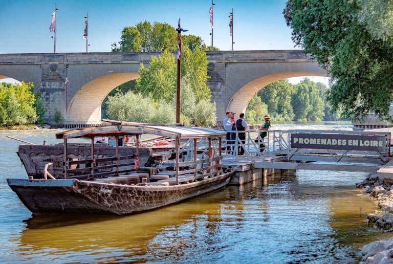 Tours Metropolitan Area cycle route no. 2: Along the Loire, “from one bank to the other”-1