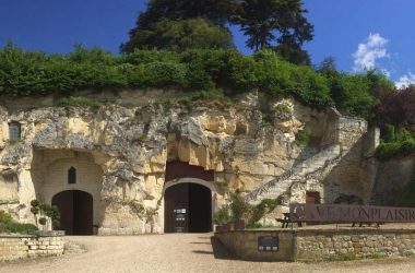 Cave Monplaisir / Monplaisir wine cellar – Chinon, France.